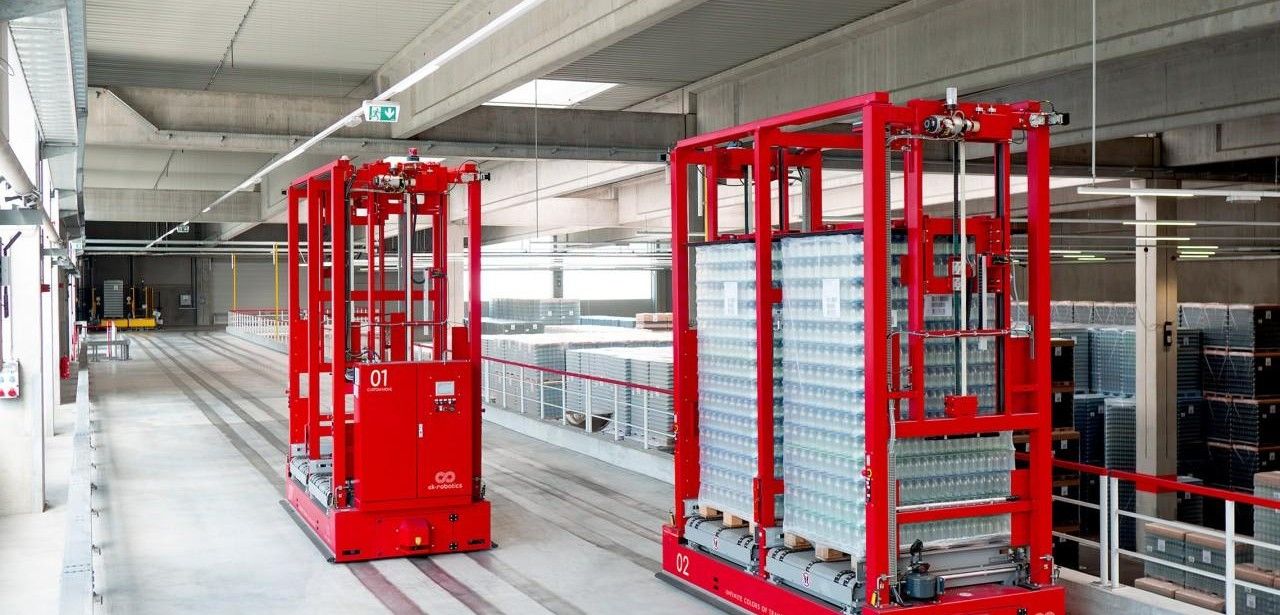 Effiziente Intralogistik: Wiegand-Glas setzt auf fahrerlose Transportsysteme von ek (Foto: ek robotics)