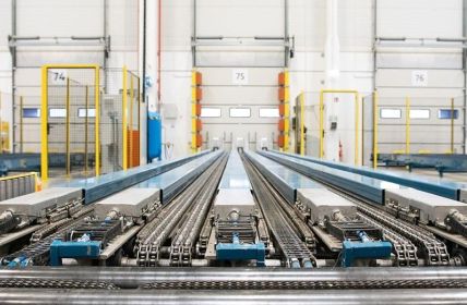 WDX integriert innovative Intralogistiksysteme für effiziente Materialflüsse und (Foto: Adam Juszczyk)