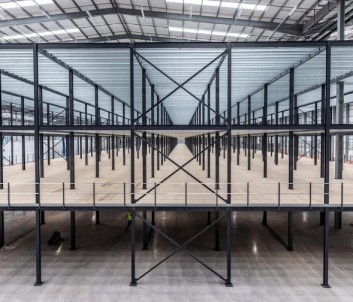 Effiziente Nutzung der bestehenden Lagerfläche durch Lagerbühnen (Foto: MiTek Industries GmbH, Mezzanine Systems, Köln)