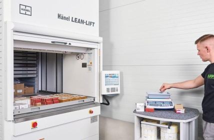 Popp GmbH integriert Hänel Lean-Lift platzsparend direkt in (Foto: Hänel GmbH & Co. KG)