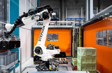 HÖRMANN liefert AutoStore-System mit Kuka/MechMind-Robotik und AGILOX-FTFs für (Foto: HÖRMANN Intralogistics Solutions GmbH)