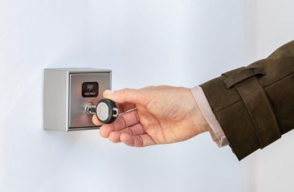 ASSA ABLOY erweitert Portfolio: CLIQ Leser innen und außen (Foto: Kay Herschelmann)
