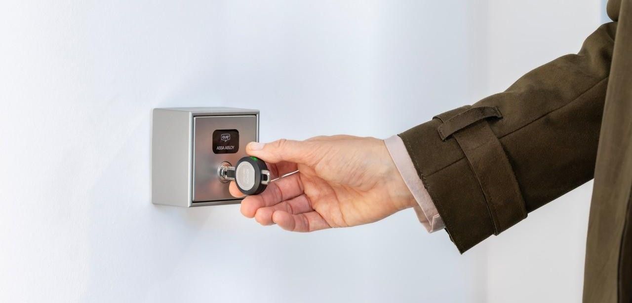 ASSA ABLOY erweitert Portfolio: CLIQ Leser innen und außen (Foto: Kay Herschelmann)